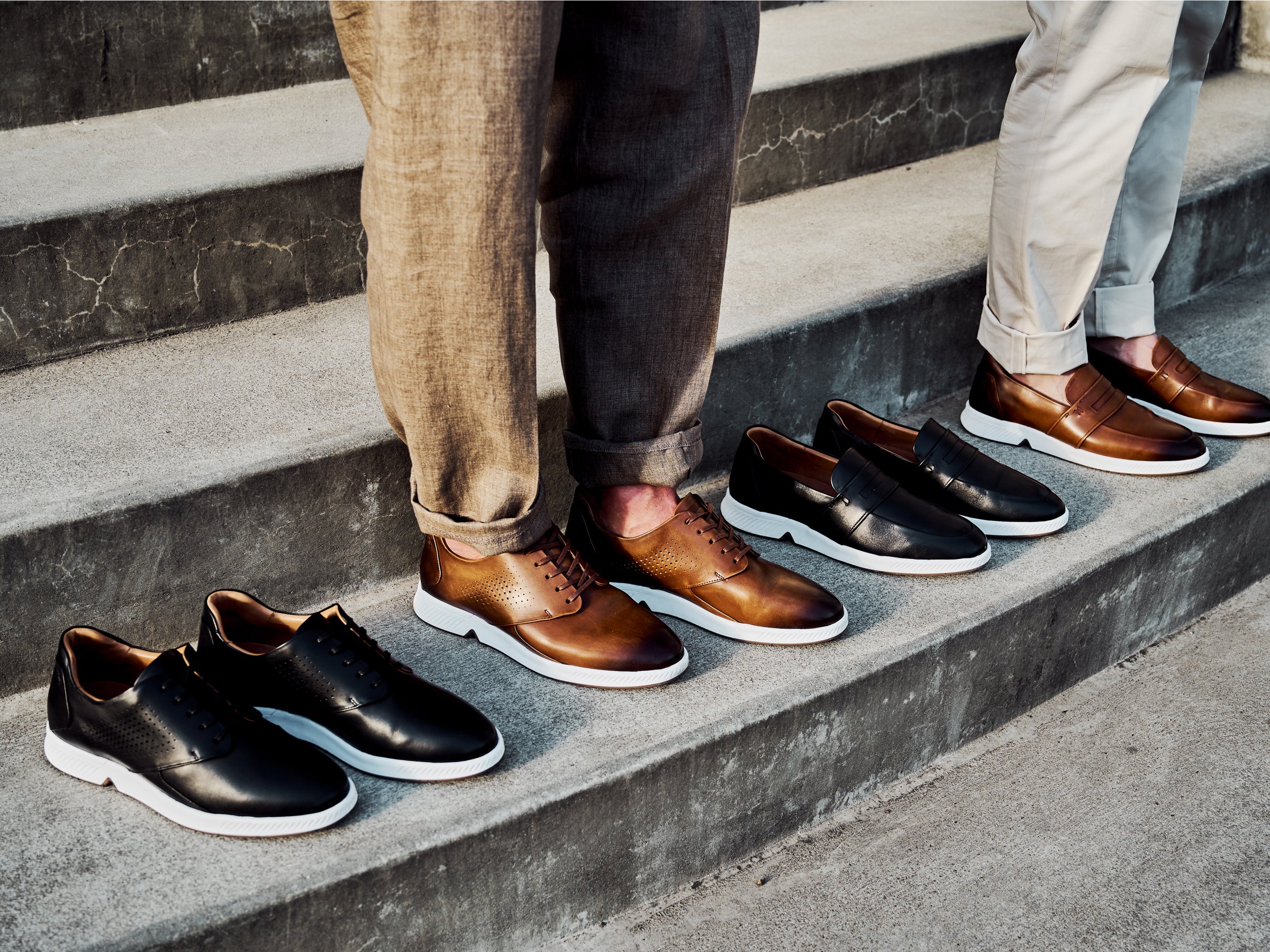 KANREY derby shoes in black and tan – Model RONIN and CHITO worn by models – Side view.