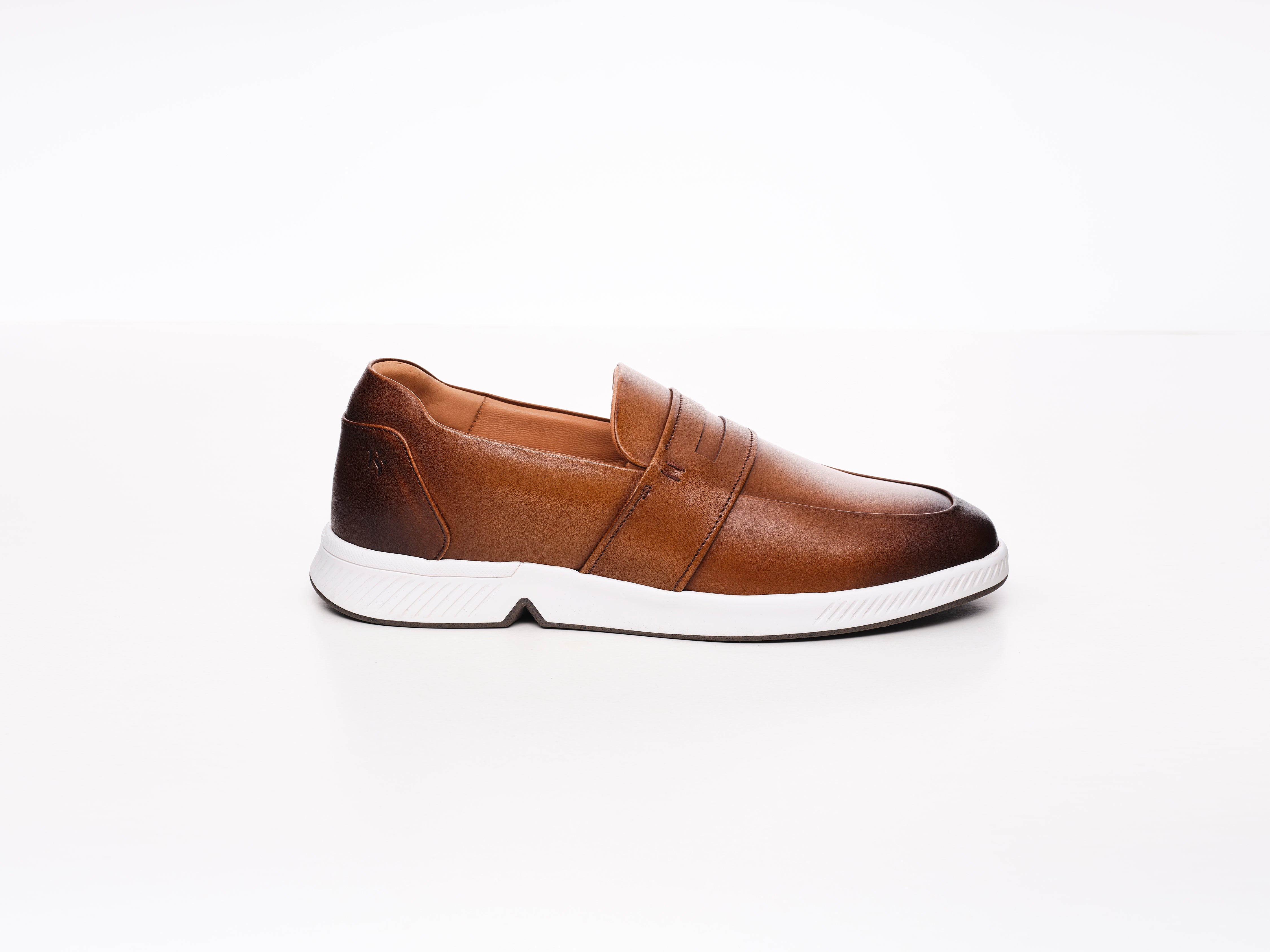 KANREY Loafer shoes in tan – Model CHITO – Side view.