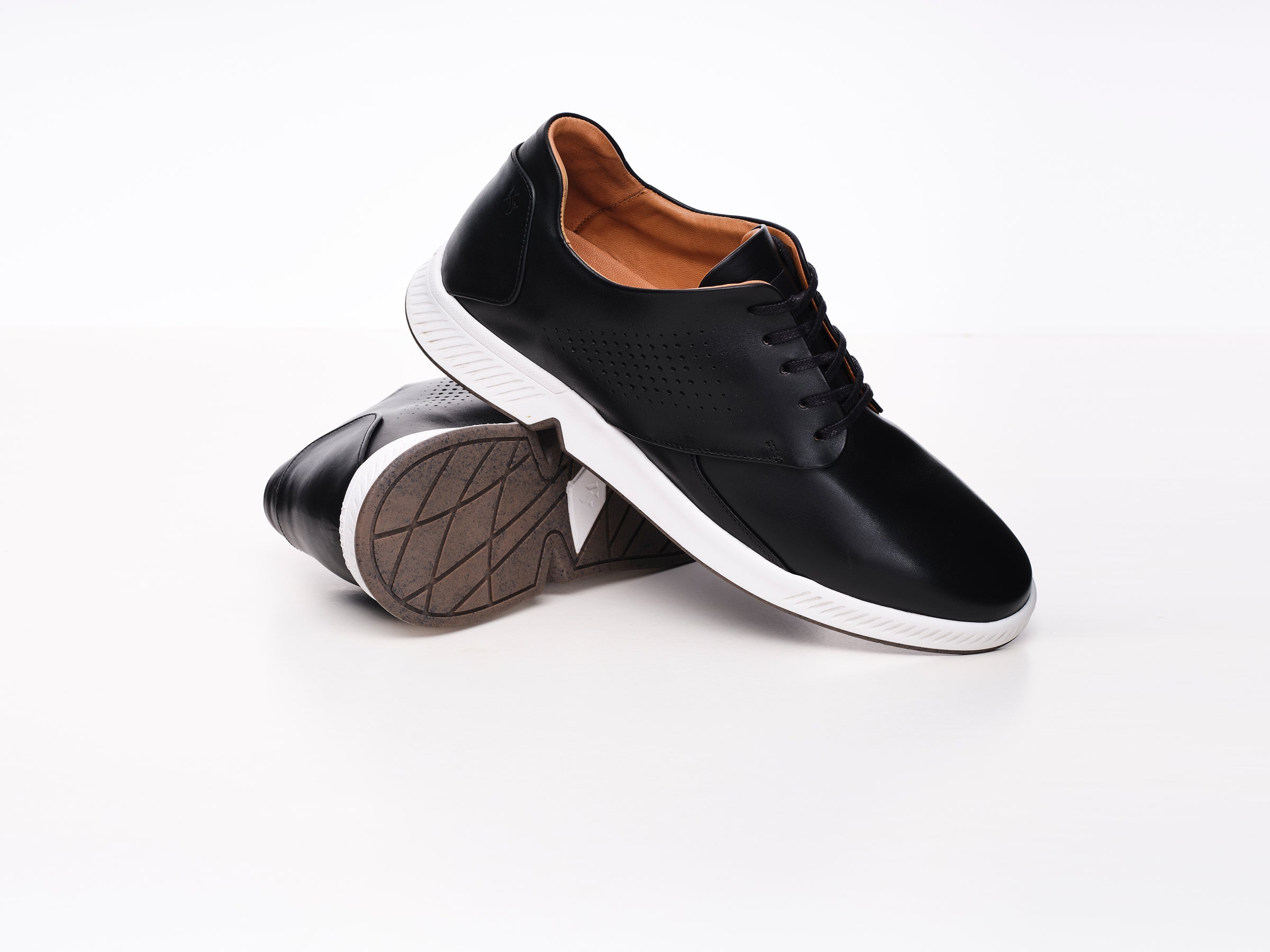 KANREY derby shoes in black – Model RONIN – Side view.