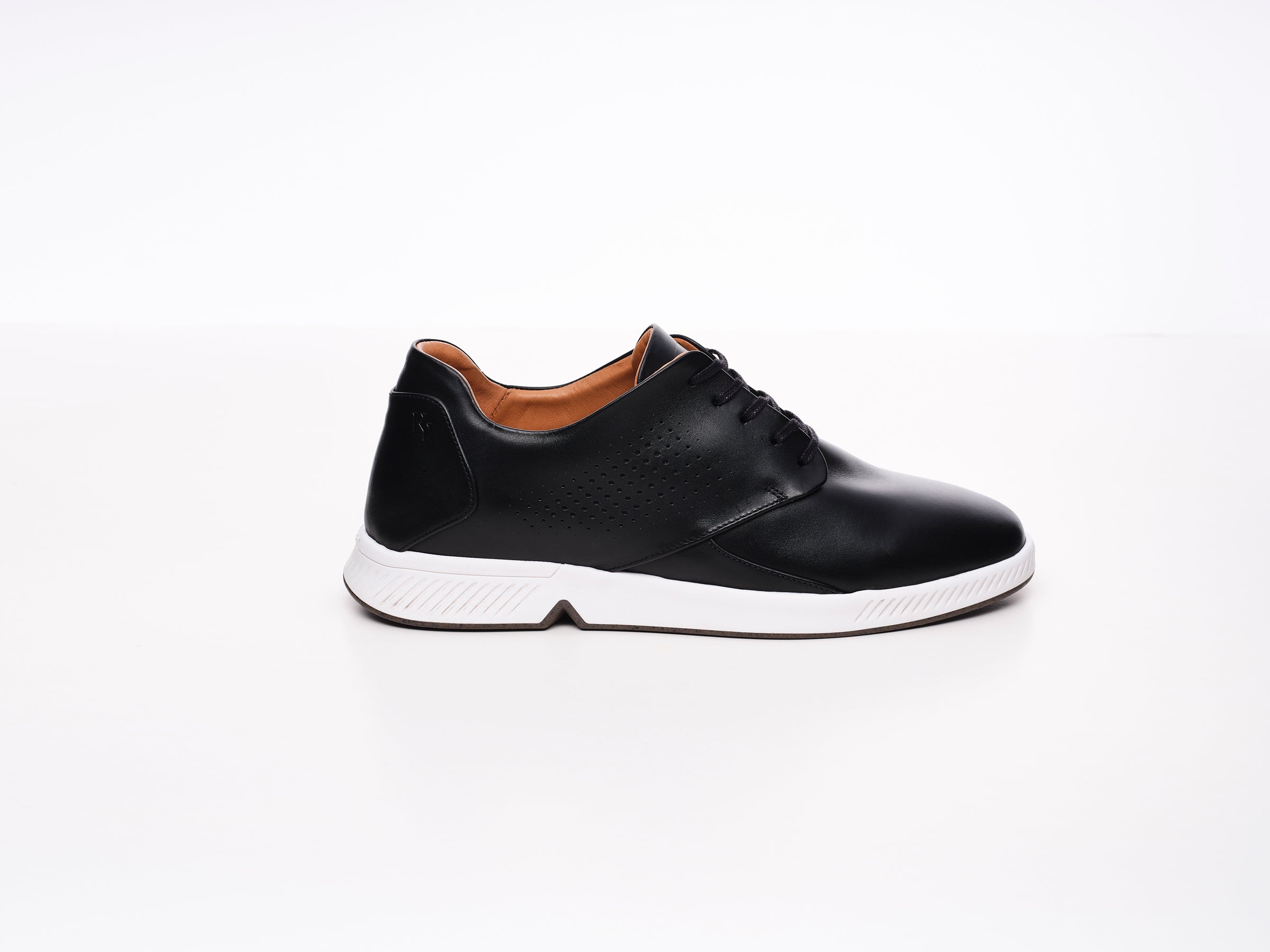 KANREY derby shoes in black – Model RONIN – Side view.