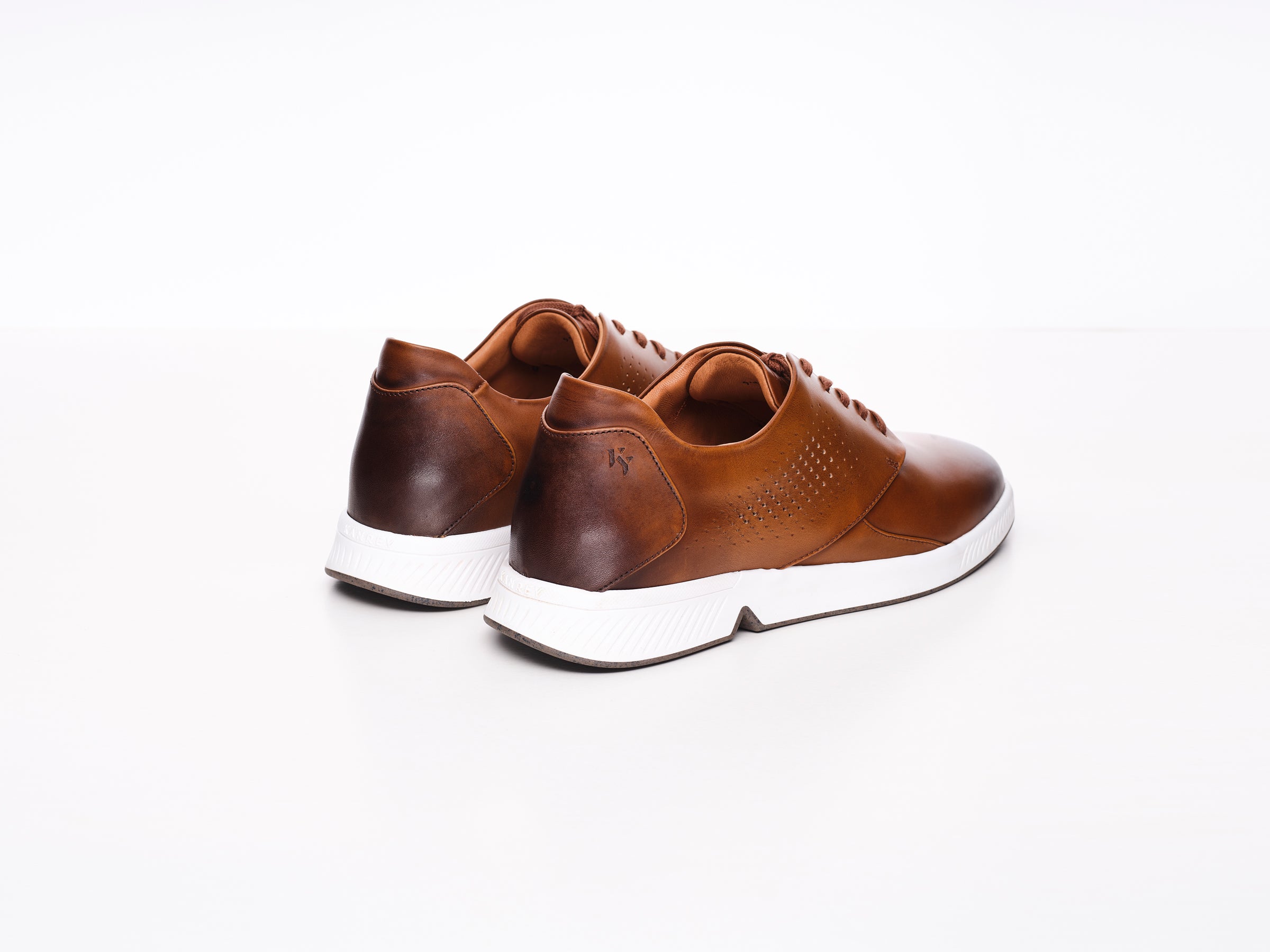 KANREY derby shoes in tan – Model RONIN – Side back view.