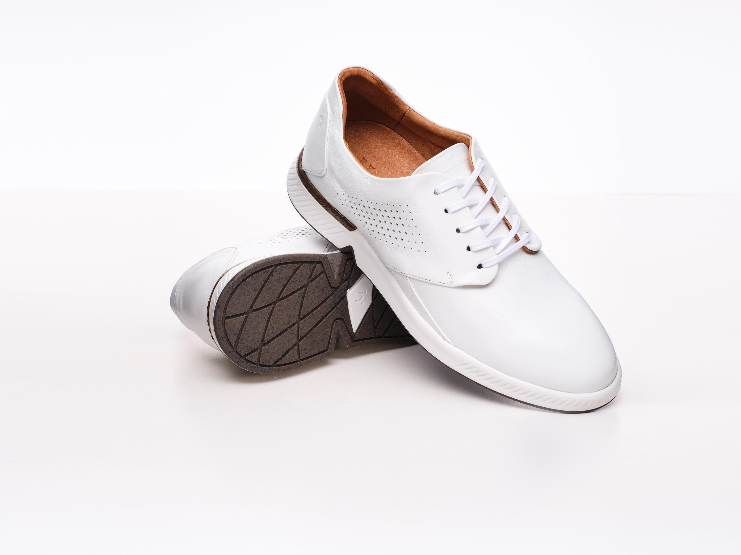 KANREY derby shoes in white – Model RONIN – Side and bottom sole view.